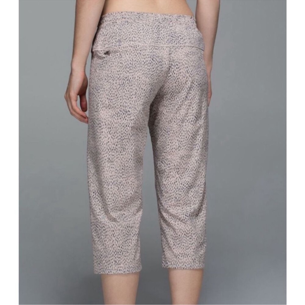 Lululemon Step Lively Crop in Dottie Dash Grain Size 8 - Picture 2 of 7
